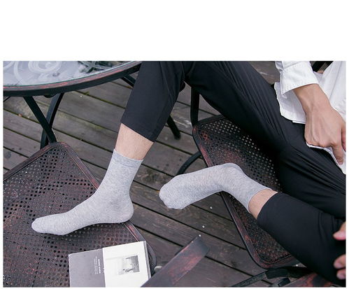 5款秋冬男士必備中筒襪 商務保暖防臭，四季百搭新風尚